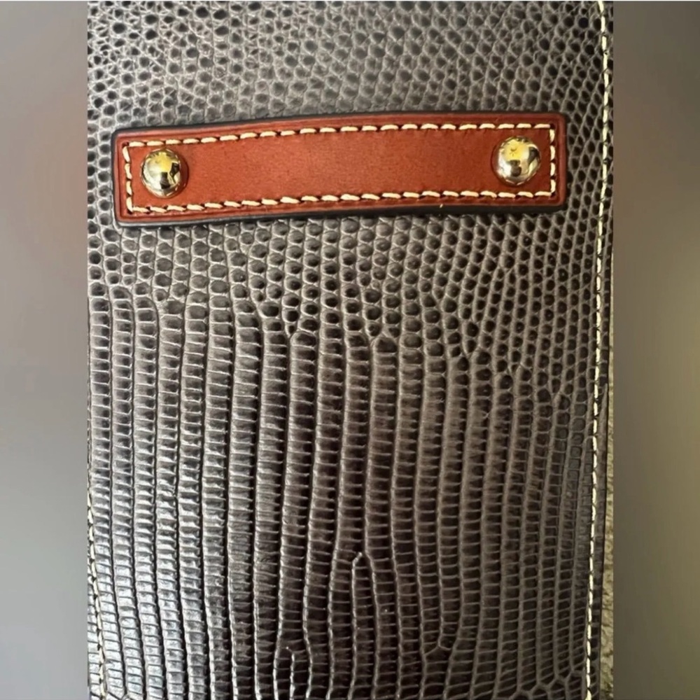 Dooney & Bourke Textured Brown Embossed Lizard Hobo Bag - Preloved - Picture 4 of 6